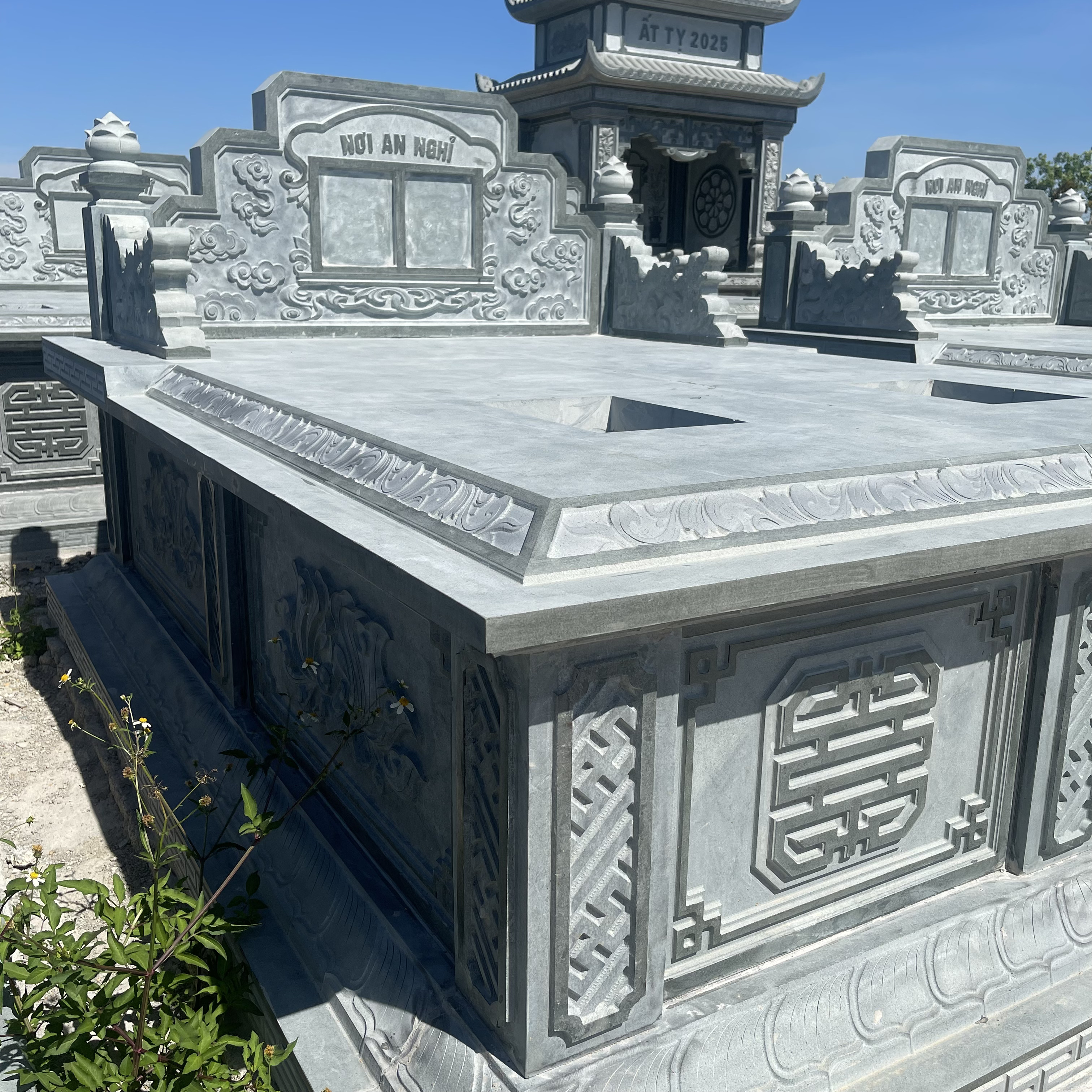 Mộ đá đôi MDD 02